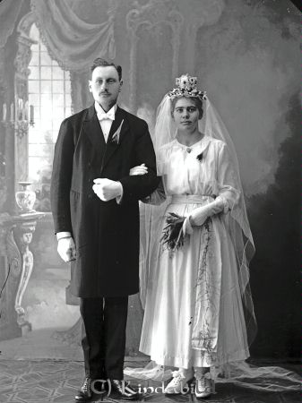 Antonius Kindvall  Rothult
godj
Antonius Kindvall  Rothult 
Brudpar

raja
Barn: Margareta, Herbert, Yngve, Arnold, Marianne och Bernt.
Källa: Sv gods och gårdar. 
Källa: Gerd Pettersson

Nyckelord: Kindvall Rothult