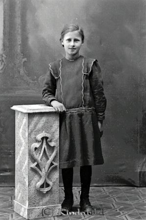 Frida Johansson  Hitthem
godj
Frida Johansson  Hitthem

raja
Frida Margareta Johansson född 1902, dotter till snickaren Anders Johan Johansson och Alma Karolina Larsdotter.
Källa:SVAR 
Källa: Gerd Pettersson

Nyckelord: Johansson Hitthem