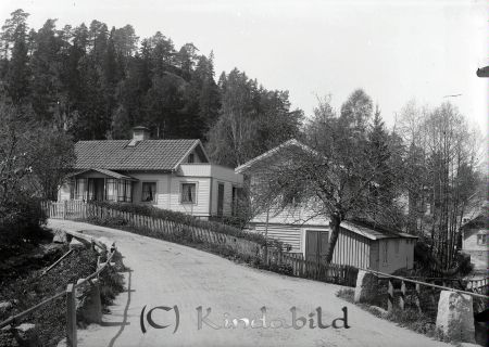 Emilia Johanssons fotoatelje Katrinedal
Kvarngatan, Kisa. Emilia Johanssons fotoatelje före Stahres tid 
Nyckelord: Emilia Johansson fotoatelje Katrinedal