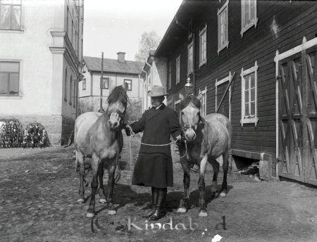 raja
Kortet taget på Sveahusets gård, Storgatan 20 Kisa. 
Källa: mayca

