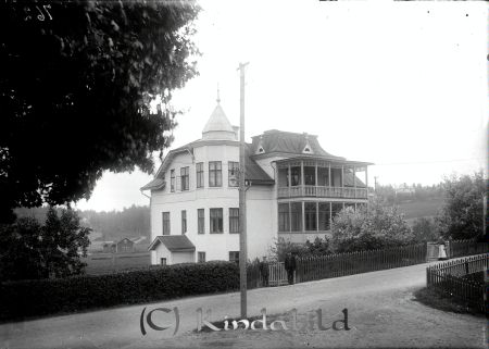 Fastigheten Alfredsberg. Grönedegatan 5, Kisa
Nyckelord: Alfredsberg Grönedegatan