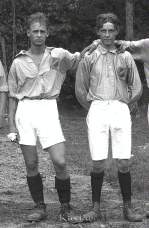 BK Fram Kisa
gepe
Fotbollslag i Kisa 1910-tal

raja
Till höger kan vara Holger Hagqvist
Källa: Studiegruppen hembygdsgården 
Nyckelord: Fotbollslag Kisa