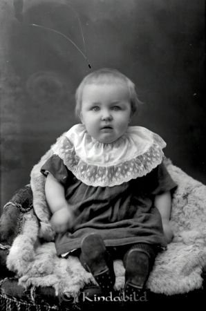 Ester Karlsson  Norrhult  Krutebo  Verfveln
godj
Ester Karlsson  Norrhult  Krutebo  Verfveln

raja
Rut Ester Ingeborg Karlsson född 1920-12-15 i Kisa. dotter till Ester Karolina Karlsson född 1897 i Tidersrum.
Hon gifte sig med Knut Gustafsson och bosatte sig i Kårtorp.
Dottern Ulla-Britt gift Ahnfalk.
Källa: Sv dödbok och Kyrkoarkiv Tidersrum 
Källa: Gerd Pettersson

Nyckelord: Karlsson Norrhult