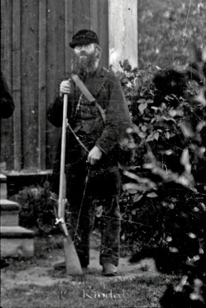 August Johansson  Pettersborg  Tidersrum
godj
August Johansson  Pettersborg  Tidersrum
Man med gevär vid hus
Nyckelord: Johansson Pettersborg