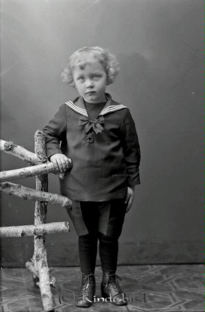 Erik Frithiofsson  Spångsholm
godj
Erik Frithiofsson  Spångsholm

raja
Erik Fritiofsson född 1917 i Västra Eneby, son till Fritz Sigfrid Fritiofsson född 1891 i Stora Åby och Lydia Katarina född Nilsson 1895 i Hägerstad.
1950 bodde han som gift i Vikingstad.
Källa: folkräkning 1860-1947 och 1950 
Källa: Gerd Pettersson

Nyckelord: Frithiofsson Spångsholm