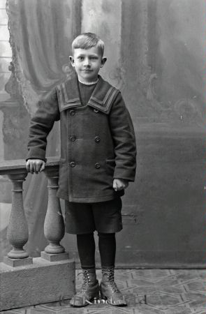 Signe Hernström  Kölefors
godj
Signe Hernström  Kölefors

raja
Ebbe Gillis Harry Härnström född 1913, son till Signe Alfrida Elisabet Härnström född 1893.
Ebbe Gillis Harry gifte sig med Anna Lisa född Edman 1916 i Pelarne.
1940 bodde de i Stjärnesand Fröåsa.
De hade en dotter Ina Ebba Anna Britt född 1935 i Södra Vi.
Källa: Folkräkning 1860-1947 
Källa: Gerd Pettersson

Nyckelord: Hernström Kölefors