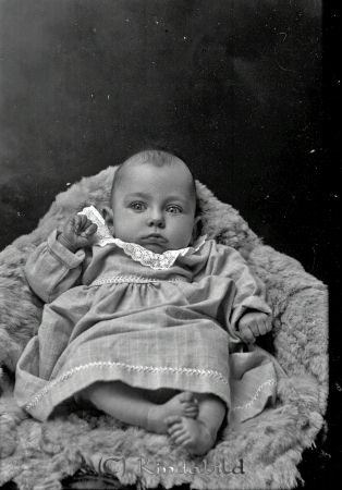 Enander  Föllingsö
godj
Enander  Föllingsö

raja
Änkan Elin Maria Helena Gripenberg född Enander f d maka till
 jägmästaren Gripenberg. Hon bodde kvar efter makens död 1904 med tre barn.
 Hon tog emot många fosterbarn från hela Sverige. Hon hade över 20 barn samtidigt från 1918-22.
 Det måste ha varit någon sorts barnhem. En barnsköterska var anställd.
 Källa: Kyrkoarkiv Kisa 1913-29
 Källa: Gerd Pettersson 
Nyckelord: Enander Föllingsö