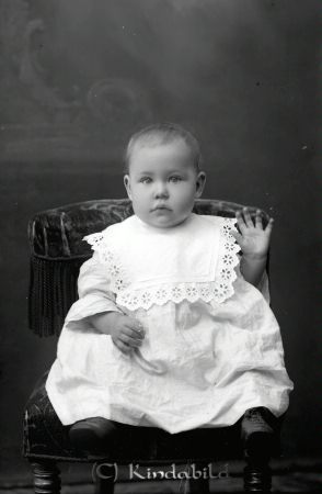 Gerda Eriksson  Mosshult Tidersrum
godj
Gerda Eriksson  Mosshult Tidersrum

raja
Gerda Linnéa Erriksson född 1920 i Lönsås, dotter till Gerda Matilda Eriksson född 1896 i Tjällmo . De bodde i Mosshult under Falla Tidersrum. Gift 1925 med Frans Oskar Johansson. Flyttade till Skogsbohylta Kjettestorp.
Källa: Folkräkning 1860-1947 
Källa: Gerd Pettersson

Nyckelord: Eriksson Mosshult
