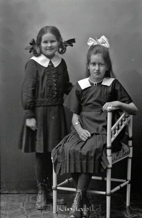 Berta & Margareta
godj
Berta & Margareta  Bjärne
Grupporträtt med två kvinnor
Nyckelord: Berta och Margareta
