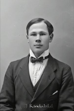 Ture Karlsson  Årteryd  Hägerstad
godj
Ture Karlsson  Årteryd  Hägerstad

raja
Son till Carl Johan Carlsson och Anna Maria Andersson Årteryd. Bror till byggmästare Assar Carlsson,
Källa: Sv Gods och Gårdar 
Källa: Gerd Pettersson

Nyckelord: Karlsson Årteryd