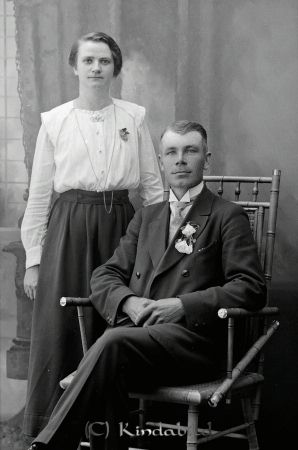 Fridolf Andersson  Årteryd  Hägerstad
godj
Fridolf Andersson  Årteryd  Hägerstad
Grupporträtt med en man och en kvinna
Nyckelord: Andersson Årteryd