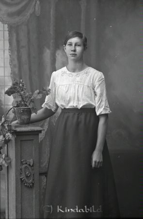 Dagmar Göransson  Malma  Slätmon
godj
Dagmar Göransson  Malma  Slätmon

raja
Gift med Henrik Larsson. Familjen bodde i Lilla Gåra, Skeda på 1949-50-talet.
Barn; Birger, Rune och Ulla. 
Källa: Gerd

raja
1904-1992. 
Källa: Gerd Pettersson

Nyckelord: Göransson Malma