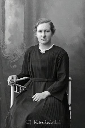Viola Melkersson  Aspenäs  Malexander
godj
Viola Melkersson  Aspenäs  Malexander

raja
Viola Maria Melkersson född 1896 i Vårdnäs, dotter till Melcher Fritjof Thor och Anna Maria Svensson Norra Fjälla Skattegård Vårdnäs.
Hon var gift 1924 med Karl Gunnar Johansson född 1890 i Malexander.
1923-1935 bodde familjen i Pukeberg Vårdnäs.
Barn:
Alice Viola 1924-03-25
Karl Ingvar Melker 1925-11-11
Rune Allan Leonard 1927-03-09
Göte Gunnar Emanuel 1929-05-20
Ulla- Brita Maria 1930-12-04
Bror Josef Charles 1933-04-05
Sonja Linnéa 1934-07-19
Källa: Folkräkning 1860-1947 
Källa: Gerd Pettersson

Nyckelord: Melkersson Aspenäs