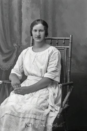 Malin Brage  Kårtorp  Slätmon
godj
Malin Brage  Kårtorp  Slätmon

raja
Malin Brage född 1903 i Oppeby. Gift med Olof Algot Svensson född 1904 i Odensvi. 
Källa: Gerd Pettersson


Nyckelord: Brage Kårtorp
