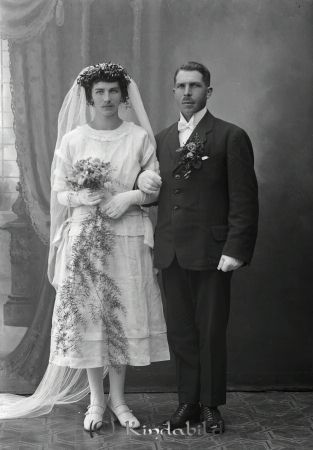 Axel Axelsson  Karlstorp  Mjölsefall
godj
Axel Axelsson  Karlstorp  Mjölsefall
Brudpar

raja
Axel Axelssson född 1891 i �?sbo och Elsa Sofia Hjort född 1897 i Västra Eneby vigda 1923.
Källa: SVAR Kyrkoarkiv Kisa 
Källa: Gerd Pettersson 

Nyckelord: Axelsson Karlstorp