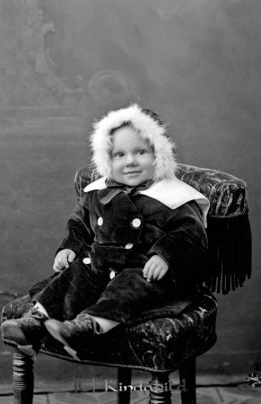 Ester Gustafsson  Skinnarsbo  Horn
godj
Ester Gustafsson  Skinnarsbo  Horn

raja
Ester Gustafsson med sosnen Karl Erik född 1919. 
Källa: Gerd Pettersson

Nyckelord: Gustafsson Skinnarsbo