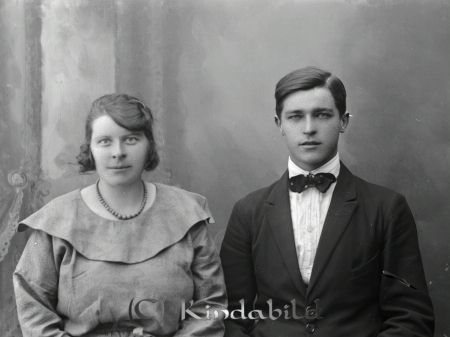 Ernst Andersson  Tullerum  N Vi
godj
Ernst Andersson  Tullerum  N Vi
Grupporträtt med en man och en kvinna
Nyckelord: Andersson Tullerum