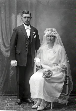 Gotthard Olsson  Rothult  Kisa
godj
Gotthard Olsson  Rothult  Kisa
Brudpar

raja
Per Gotthard Olsson och Agnes Gunhild Göransson vigda 1925.
Per Gotthard är barnbarn till fotografen Emilia Johansson. 
Källa: camillaj
Nyckelord: Olsson Rothult