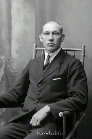 Erik Fransson   Vaddfabr  Kölefors
godj
Erik Fransson   Vaddfabr  Kölefors 

raja
Min morfar!
Erik Fransson, Kölefors! 
Källa: Mattias

raja
Min pappa! Karl Otto Erik Fransson, född 15/5 1896, död 20/12 1956 
Källa: kerstin
Nyckelord: Fransson Vaddfabr