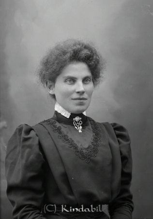 Elin Ågren  Kisa
godj
Elin Ågren  Kisa
gepe
Ellen Sofia Ågren född 1876 i Vesene Älvsborgs län.
Hon var barnmorska och bodde i Sandkulla tillsammans med systern Hilma Sofia Ågren född 1874 också hon barnmorska (akuschörska är det benämnt i Folkräkning 1910)
Nyckelord: Elin Ågren