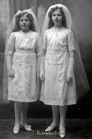Lydia och Hildur Björkeberg
godj
Lydia och Hildur Björkeberg
Grupporträtt med två kvinnor
Nyckelord: Lydia Hildur