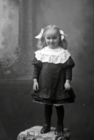 Johan Nilsson Verfveln
godj
Johan Nilsson Verfveln

raja
Min faster, Berta Nilsson, gift Johansson. 
Född nyårsafton 1908 i Kvarnstugan, Verveln.
Död 16 dec 1981 i Linköping.
Syster till Natanael Nilsson, Fröåsa. 
Källa: Christina Rofors
Nyckelord: Nilsson Verfveln