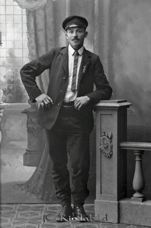 Arvid Kastman Falkemåla Kisa
godj
Arvid Kastman Falkemåla Kisa

raja
Arvid Kastman född 1888 i Odensvi son till Per August Kastman född 1858 i Dalhem och Klara Matilda Larsson född 1864.
Han gifte sig 1920 med Hilda Katarina Andersson född 1894 i Västra Eneby.
Källa: Kyrkoarkiv Västra Eneby 
Källa: Gerd Pettersson 

Nyckelord: Kastman Falkemåla