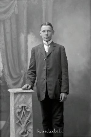 Sigurd Ragnar Skankebo V. Eneby
godj
Sigurd Ragnar Skankebo V. Eneby

raja
Sigurd Andreas Ragnar född 1896 i Hägerstad, son till Anders Johan Ragnar och Karolina Albertina Storm Skankebo.
Källa: SVAR 
Källa: Gerd Pettersson 

Nyckelord: Ragnarsson Skankebo