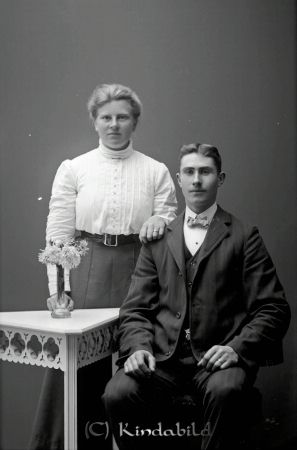 Fritz Carlsson Breddarp Kisa
godj
Fritz Carlsson Breddarp Kisa
Grupporträtt med en man och en kvinna
Nyckelord: Carlsson Breddarp