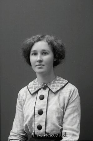 Hanna Jonsson Torsåkra Horn
godj
Hanna Jonsson Torsåkra Horn

raja
Hanna född 1893 i Horn. Fadern var nämndeman Nils Gustaf Viktor Jonsson född 1855 i Oppeby och modern Johanna Maria Lovisa Nilsdotter född 1864 i Horn.
Källa: Församlingsboken Horn 
Källa: Gerd Pettersson

Nyckelord: Jonsson Torsåkra