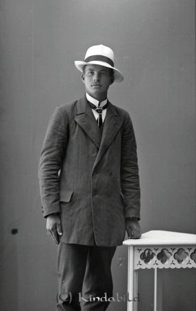 Karl Fransson Anarp Bankeberg
godj
Karl Fransson Anarp Bankeberg

raja
Bilden föreställer min farfar, Karl Ring (1890-1979), som hette Fransson fram till ca 1953. mvh, Stefan Ring 
Källa: stri

raja
även min Farfar. Dog när jag var 1 �?r 
Källa: AL
Nyckelord: Fransson Anarp