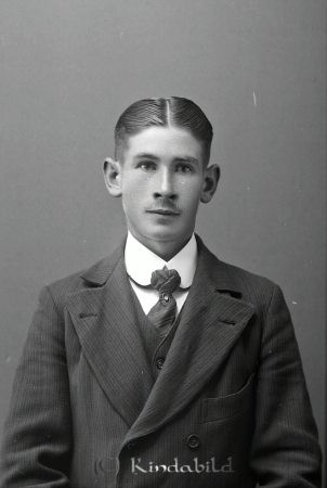 Valfrid Pettersson Ned Ryda Björkfors
godj
Valfrid Pettersson Ned Ryda Björkfors

raja
Valfrid Pettersson från Övre Ryda född 1888 i Oppeby, död 1960 i Lindgården Björkfors
Källa: SVAR 
Källa: Gerd Pettersson 

Nyckelord: Pettersson Björkfors