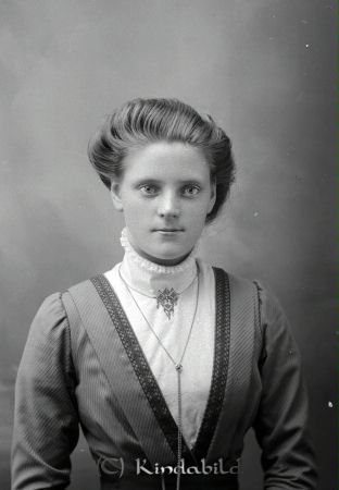 Elin Alf Örsebo Tidersrum
godj
Elin Alf Örsebo Tidersrum

raja
Elin Alf är min mormors syster. Min mormor var Alfrida Alf, gift Edstrand och senare omgift Blixt.
Flera uppgifter om Elin finns under år 1921 bild 10163.
Källa: Staffan Edstrand

Nyckelord: Elin Alf