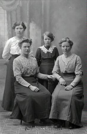 Hulda Engdahl Kisa
godj
Hulda Engdahl Kisa
Grupporträtt med fyra kvinnor
Nyckelord: Hulda Engdahl