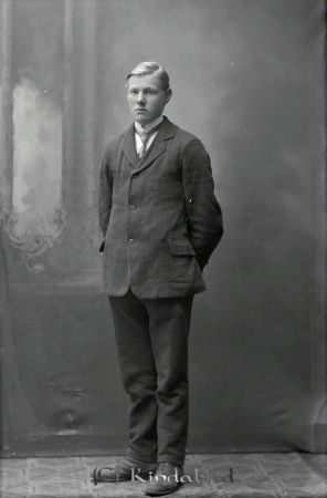 Fridolf Frid Pätorp
godj
Fridolf Frid Pätorp

raja
Fridolf född 1895-09-05 i Västra Eneby. 
Källa: Gerd Pettersson

Nyckelord: Frid Pätorp