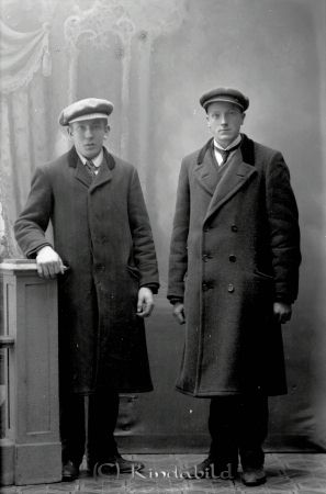 Ture Wall Berga Slätmon
godj
Ture Wall Berga Slätmon
Grupporträtt med två män
Nyckelord: Wall Berga