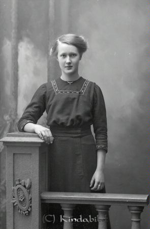 Salome Ragnar Skankebo
godj
Salome Ragnar Skankebo

raja
Salome Maria Albertina Ragnar född 1899 i Oppeby.
Källa: SVAR Folkräkning 1910
Hon gifte sig 1929 med Karl Johan Johansson från Tidersrum och blev änka 1967. Avled 1982 i Kisa.
Källa: SDB 
Källa: Gerd Pettersson 

Nyckelord: Ragnar Skankebo
