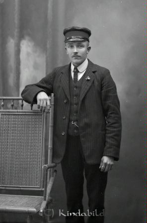 Verner Kastman Falkemåla V Eneby
godj
Verner Kastman Falkemåla V Eneby

raja
Karl Gustaf Verner Kastman född1887 i Dalhem, son till Per August Kastman född 1857 i Dalhem och Klara Matilda Larsdotter född 1864.
Källa: Folkräkning 1890 
Källa: Gerd Pettersson 

Nyckelord: Kastman Falkemåla