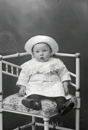 J A Eriksson Skeppeberg
godj
J A Eriksson Skeppeberg

raja
Ernst Olof Eriksson född 1913, son till Johan August Eriksson.
Systrar till honom:
Elsa född 1904
Nanna född 1916 
Källa: Gerd Pettersson

Nyckelord: Eriksson Skeppeberg