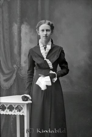 Helga Jakobsson Lottendal Sundsnäs
godj
Helga Jakobsson Lottendal Sundsnäs

raja
Helga Josefina Jakobsson född 1901, dotter till Johan Jakobsson och Alfrida Svensson Lottendal. Gift Johansson 1925, död 1979 i Kisa. 
Källa: Gerd Pettersson 

Nyckelord: Jakobsson Lottendal