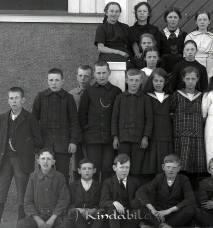 Skolkort vid Stjärneboskolan
godj
Skolkort vid Stjärneboskolan
Grupporträtt med 18 elever
Nyckelord: Skolkort Stjärneboskolan