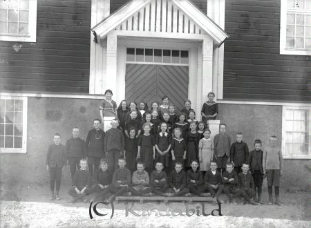 Skolkort vid Stjärneboskolan
godj
Skolkort vid Stjärneboskolan
Grupporträtt med 39 elever och en lärare
Nyckelord: Skolkort Stjärneboskolan
