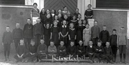 Skolkort vid Stjärneboskolan
godj
Skolkort vid Stjärneboskolan
Grupporträtt med 39 elever och en lärare
Nyckelord: Skolkort Stjärneboskolan
