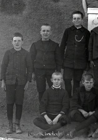 Skolkort vid Stjärneboskolan
godj
Skolkort vid Stjärneboskolan
Grupporträtt med fem elever
Nyckelord: Skolkort Stjärneboskolan