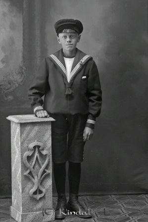 Josef Farman  Tyska Brunn   Sthlm
godj
Josef Farman  Tyska Brunn   Sthlm

raja
Josefs far hette Viktor född 1872.04.11 i Tidersrum, död 1935, hans mor hette Anna och brodern Einar. Själv dog han i TBC 25 år gammal. 
 Källa: mayca 
Nyckelord: Josef Farman