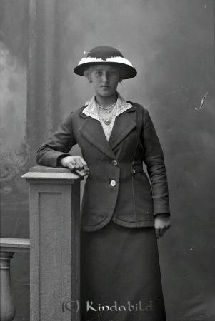 Helga Gustafsson Thorsåkra Horn
godj
Helga Gustafsson Thorsåkra Horn

raja
Helga Emila Gustafsson gift Olefors. Född 1899 i Horn och död 1983 i Stockholm.
Källa: Sv dödbok. 
Källa: Gerd Pettersson

Nyckelord: Gustafsson Thorsåkra