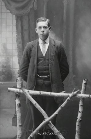 Arvid Karlsson Idebo Malexander
godj
Arvid Karlsson Idebo Malexander

raja
Arvid Karlsson född 1905 i Malexander, son till Karl Leonard Andersson född 1881 i Torpa och Hulda Josefina Brand född 1881 i Asby.
Barn:
Karl Fritz Verner 1901-05-28
Arvid Gunnar Holger 1905-07-02
Karin Linnéa 1909-05-07
Väjne Bertil 1911-08-24
Artur Helmer 1913-12-07
Josef Elis 1916-12-15
Alice Elisabet 1919-08-25
Birgit Maria Viola 1923-02-08
Källa: Folkräkning 1860-1947 
Källa: Gerd Pettersson

Nyckelord: Karlsson Idebo