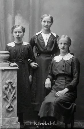 Gerda Andersson Bromhult Kisa
godj
Gerda Andersson Bromhult Kisa
Grupporträtt med tre kvinnor
Nyckelord: Andersson Bromhult