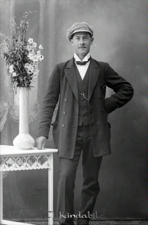 Hj Dahlqvist Bläckhem Horn
Lanthandlare Hjalmar Dahlqvist född 1894, gift 1923 med Märta född Karlsson född 1902.
 Barn: Stig född 1924.
 Stig var bra målvakt i Horn IF.
 Källa: Jan Andersson 
Nyckelord: Dahlqvist Bläckhem
