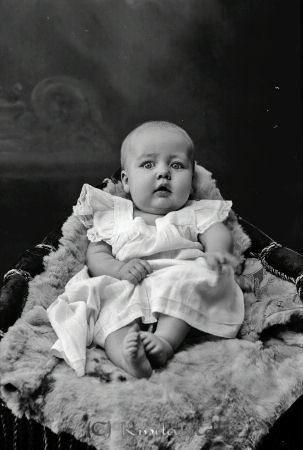 Ester Bore Lyggestorp
godj
Ester Bore Lyggestorp

raja
Gustaf Bore född 1916 i Lyggestorp. Föräldrar Karl Oskar Bore och hans hustru Ester född Andersson.
Källa: Sv gods och gårdar. 
Källa: Gerd Pettersson

Nyckelord: Bore Lyggestorp